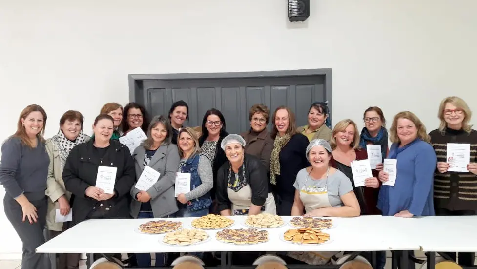 Mulheres do Núcleo Feminino da Coopera participam de Curso de Artesanato e Alimentação Saudável