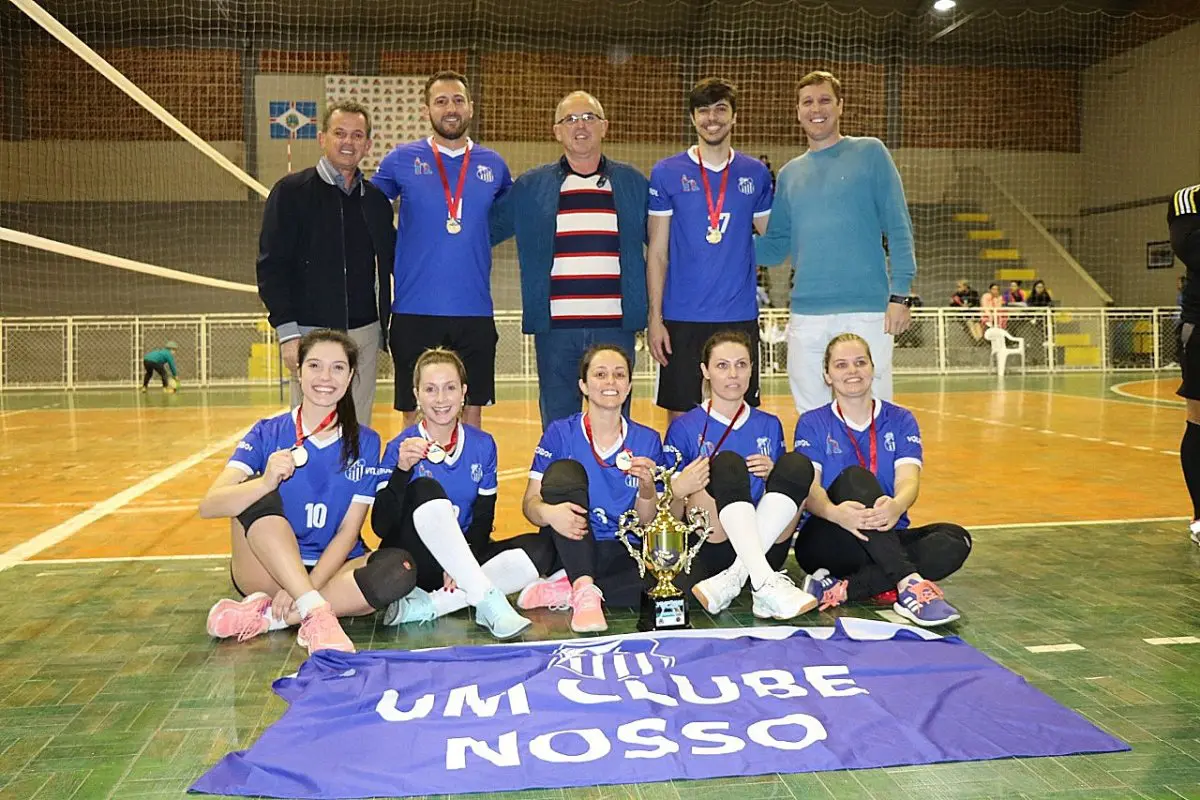 Carava conquista o Campeonato Municipal de Voleibol