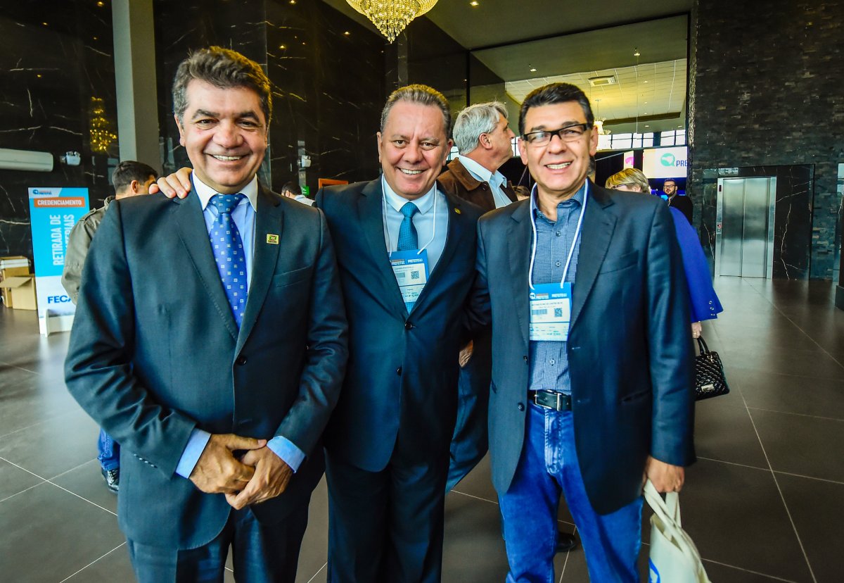 Prefeitos da Amrec participam do Congresso de prefeitos 1 Prefeitos da Amrec participam do Congresso de prefeitos