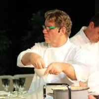 Emoção, ensinamentos e uma pitada de sabor na aula-show do chef Claude Troisgros