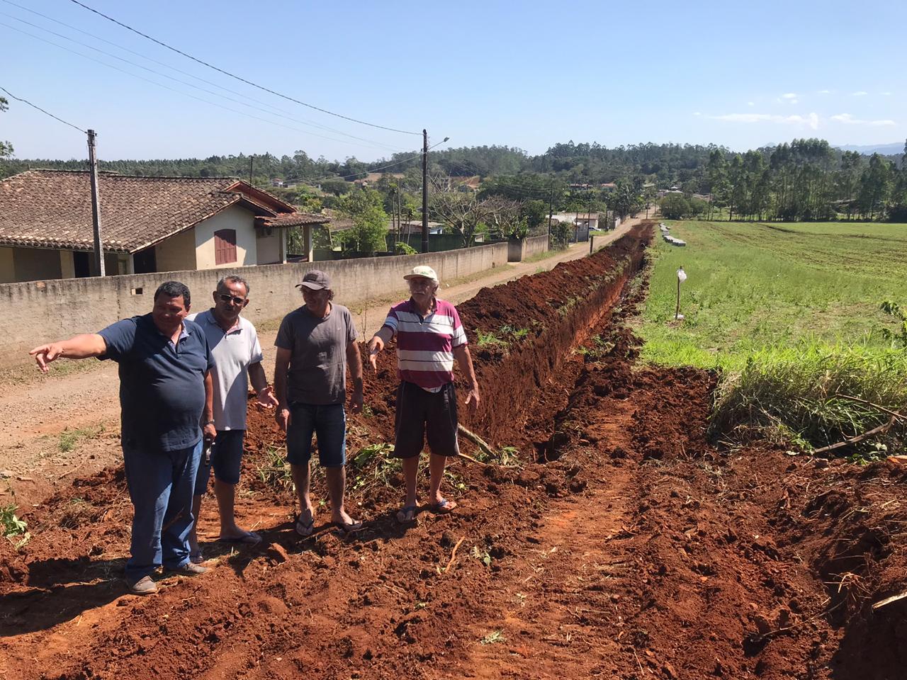 Obras: Governo de Nova Veneza realiza drenagem em duas localidades do município