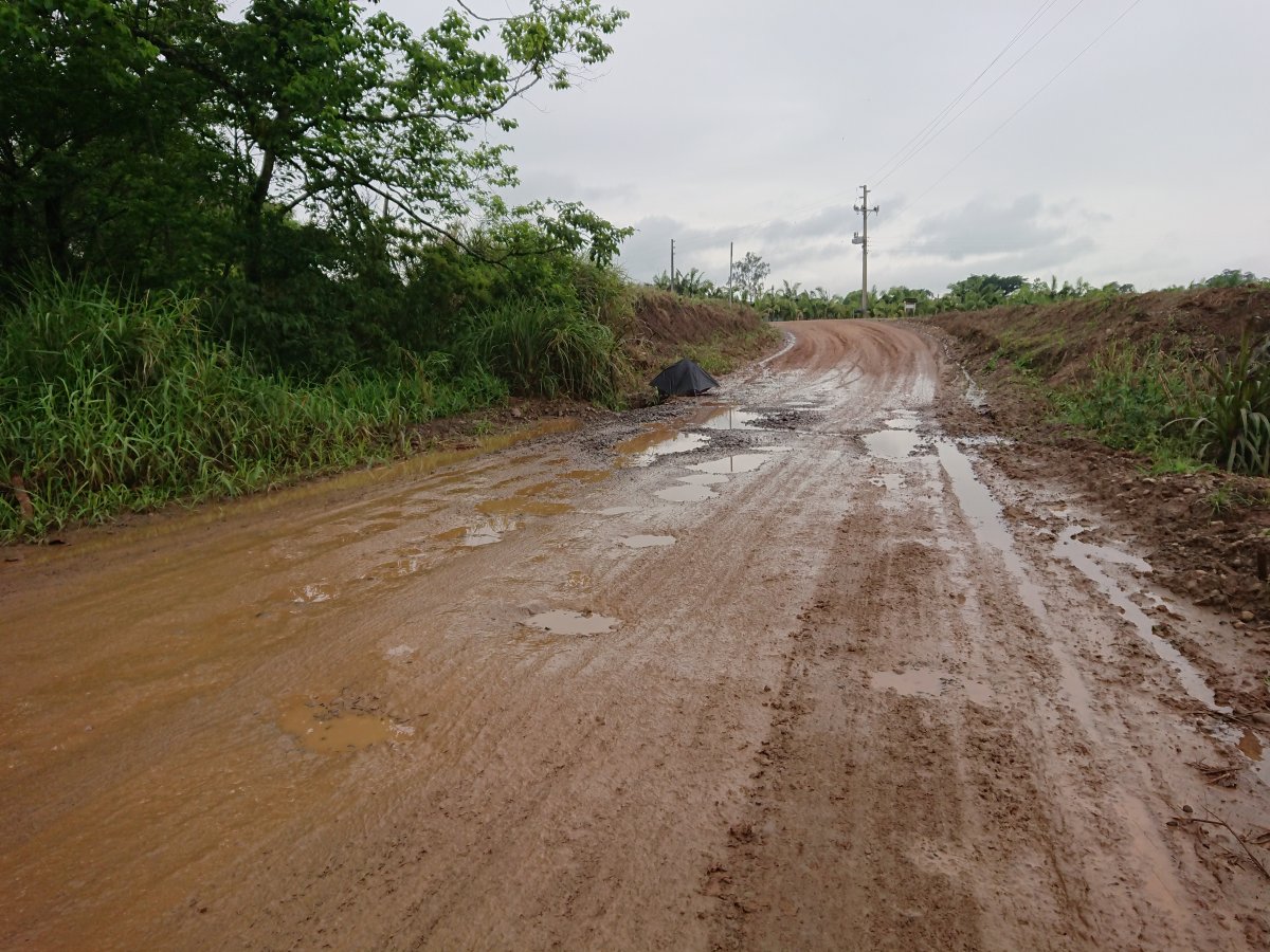 SOS Picadão: grupo luta pela pavimentação da principal estrada da comunidade