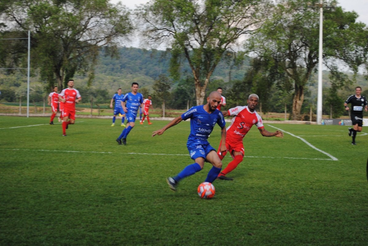 Caravaggio vence Metropolitano por 2 a 1 no primeiro jogo da semifinal do Estadual de Amadores 2 Caravaggio vence Metropolitano por 2 a 1 no primeiro jogo da semifinal do Estadual de Amadores