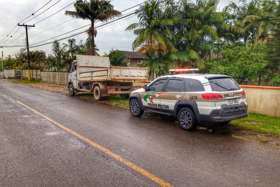 Polícia Militar recupera em Nova Veneza caminhão furtado em Balneário Arroio do Silva