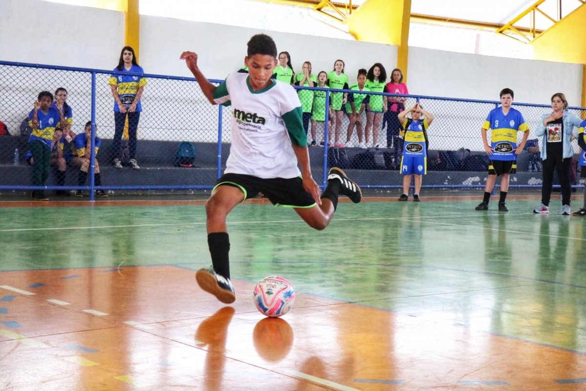 Jevs: escolas Líbero Ugioni e Caravaggio conquistam a etapa de futsal