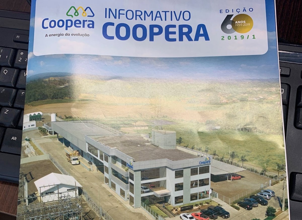 Informativo da Coopera é entregue aos associados 1 Informativo da Coopera é entregue aos associados