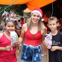 Ação de Natal leva alegria a quase 400 crianças do município