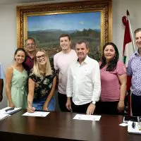 Conselheiros tutelares são empossados em cerimônia na prefeitura de Nova Veneza