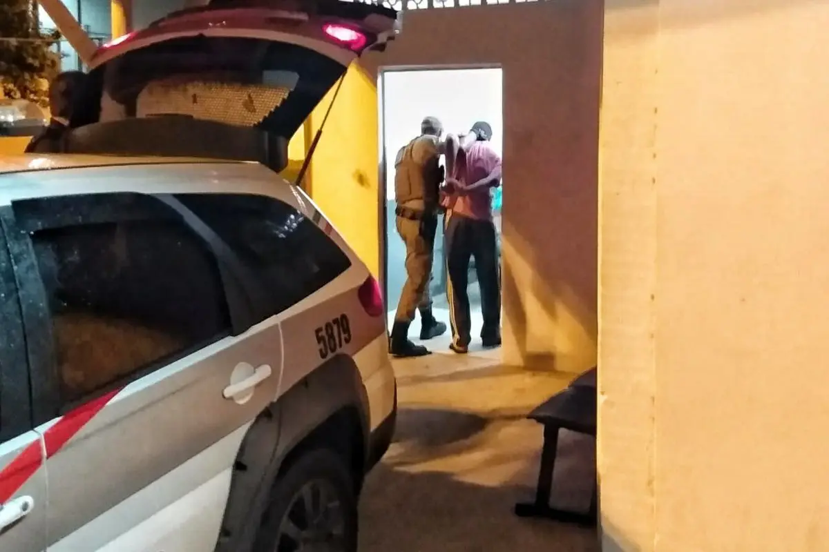 Polícia Militar prende suspeito de tráfico de drogas no Bortolotto