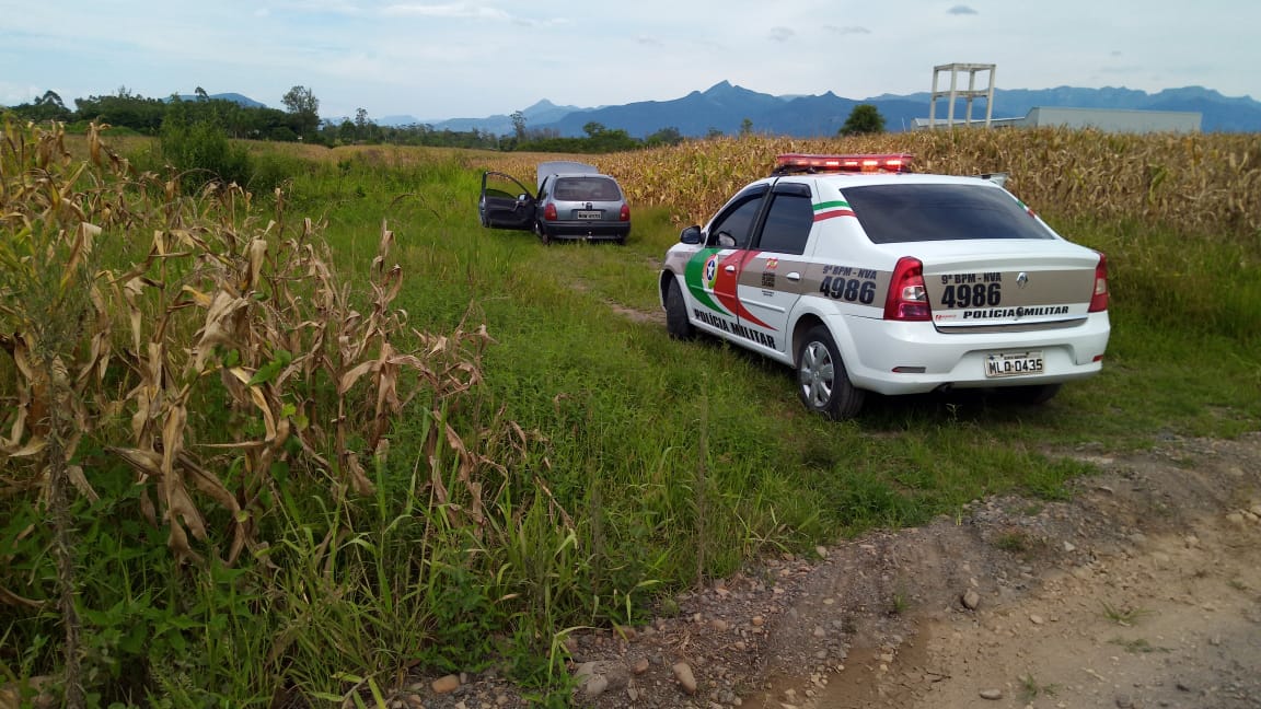 Carro furtado em Criciúma é encontrado no Picadão