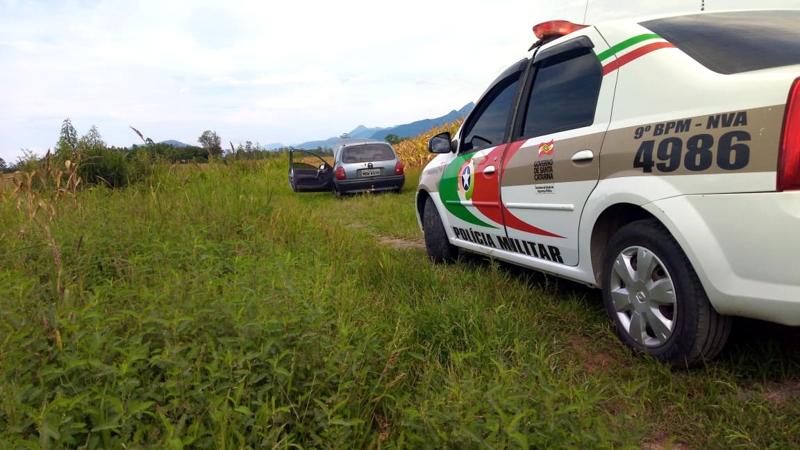 Carro furtado em Criciúma é encontrado no Picadão