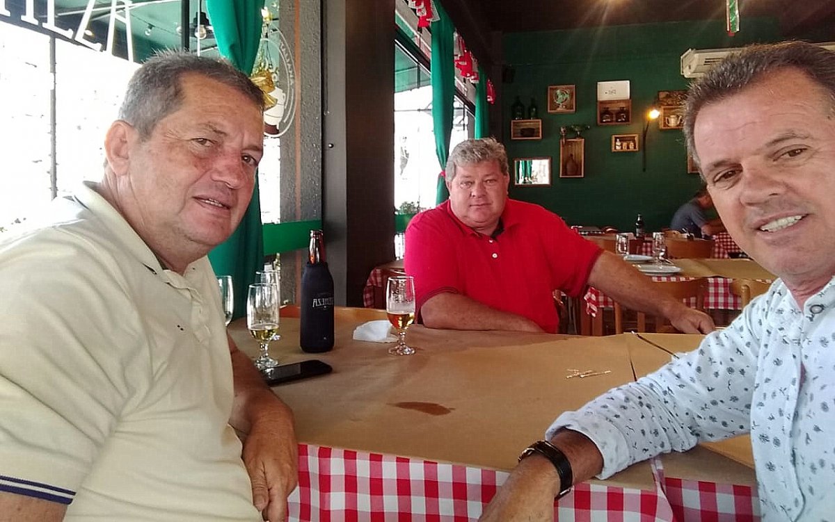 Junto e misturado? 1 Junto e misturado?