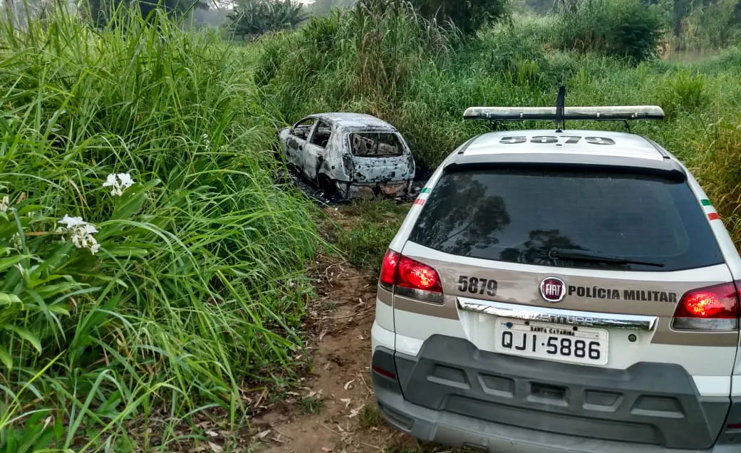 Veículo incendiado é encontrado no Picadão