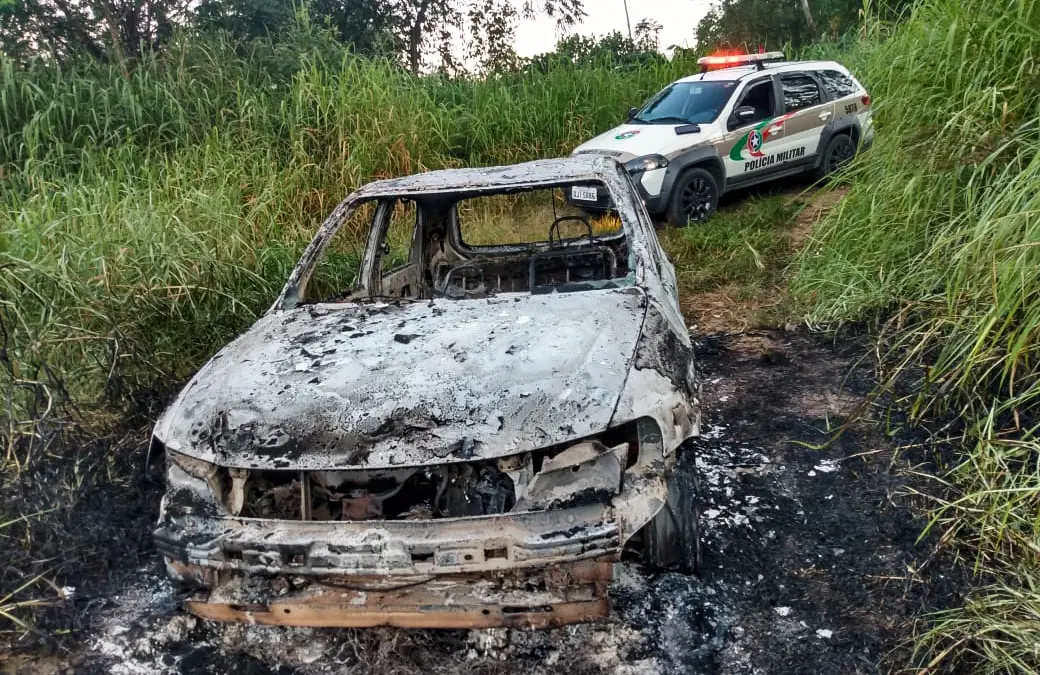 Veículo incendiado é encontrado no Picadão