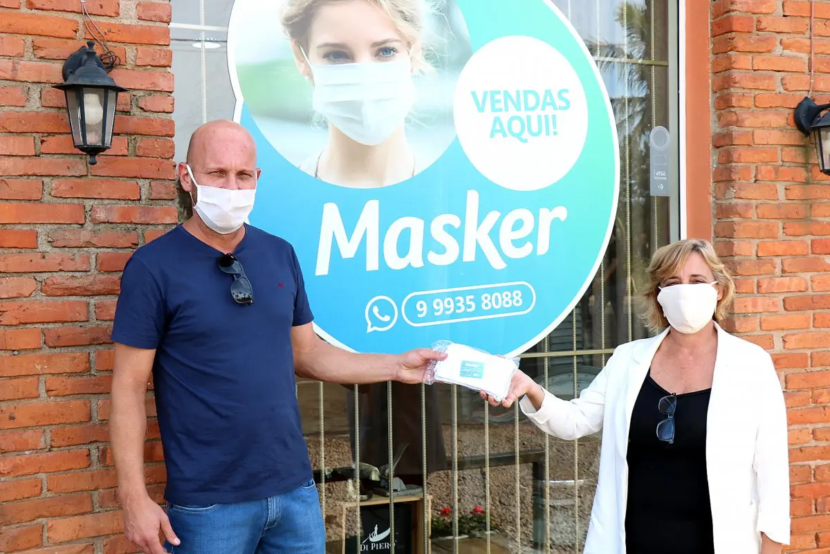 Masker/Di Piero Uomo doa máscaras para a Prefeitura de Nova Veneza