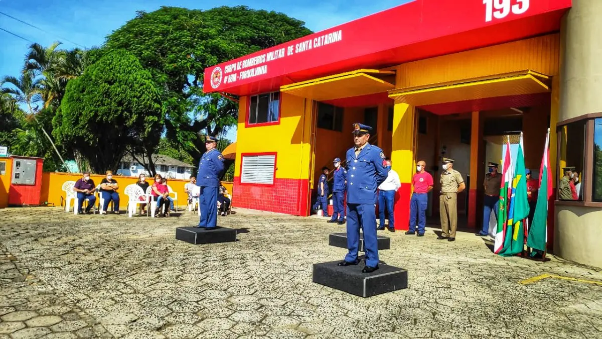 Homenagens e reconhecimento na troca de comando do Corpo de Bombeiros de Forquilhinha
