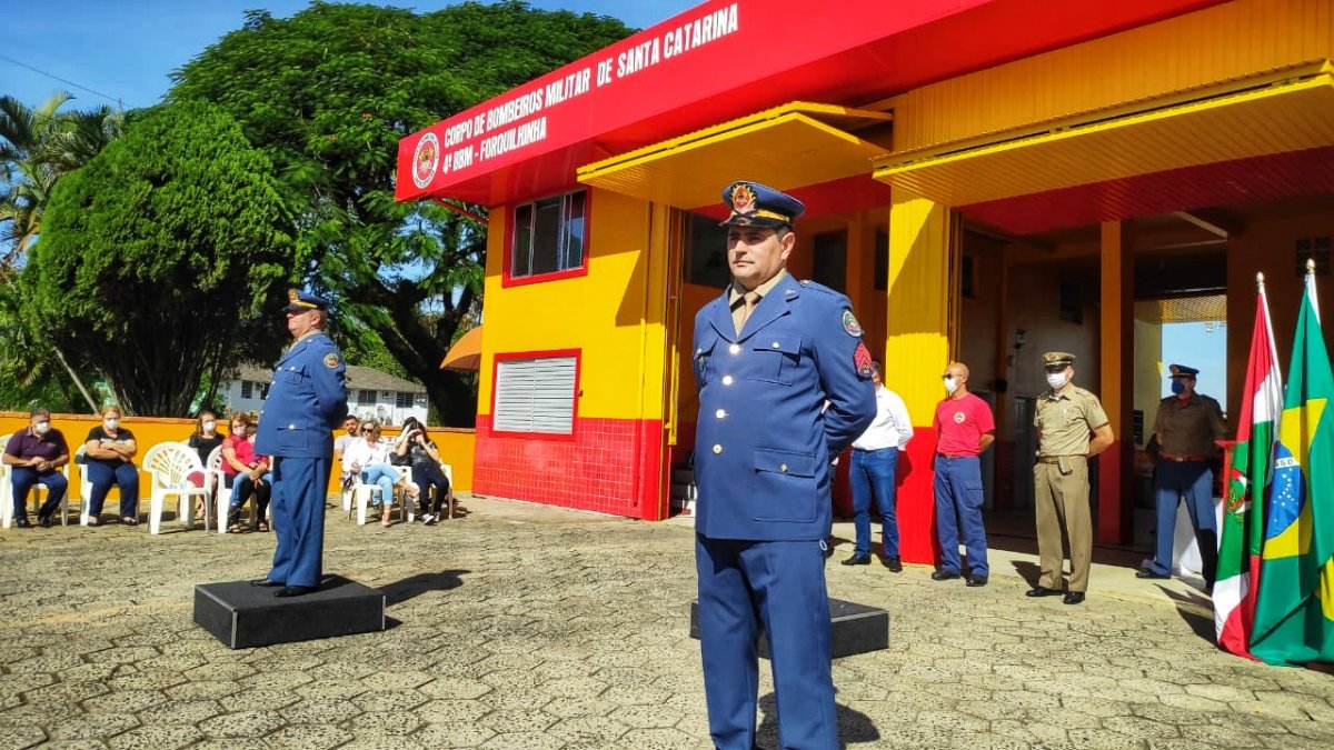 Homenagens e reconhecimento na troca de comando do Corpo de Bombeiros de Forquilhinha