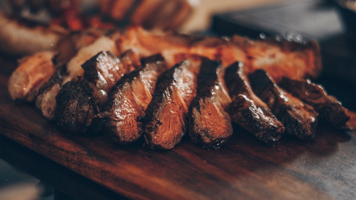 Cinco dicas para fazer churrasco durante a quarentena