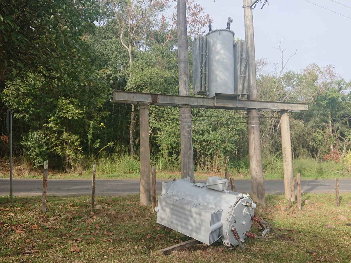 Ladrões destroem equipamento de R$40 mil da Celesc para tentar furtar cobre