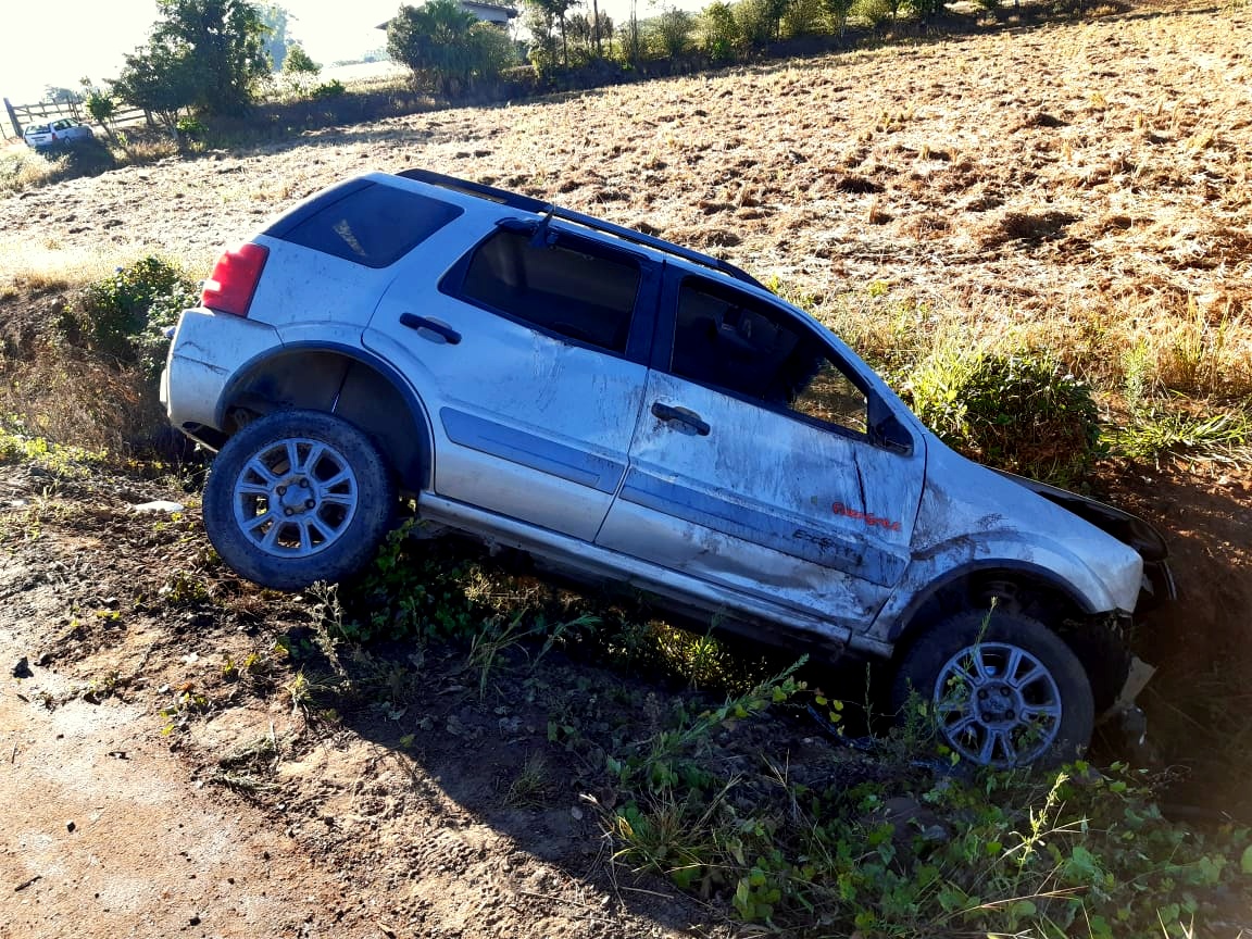 PM registra saída de pista na rodovia Antônio Nuernberg 1 PM registra saída de pista na rodovia Antônio Nuernberg