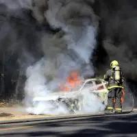 Veículo é consumido por incêndio na rodovia José Spillere