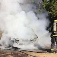 Veículo é consumido por incêndio na rodovia José Spillere