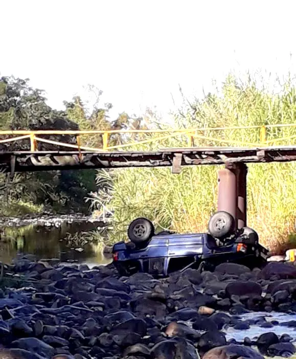 Cherokee que caiu de ponte na comunidade de São Pedro é retirada do rio São Bento