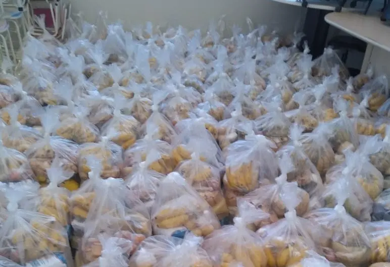 Alunos da rede municipal de Nova Veneza recebem o segundo kit emergencial de alimentação