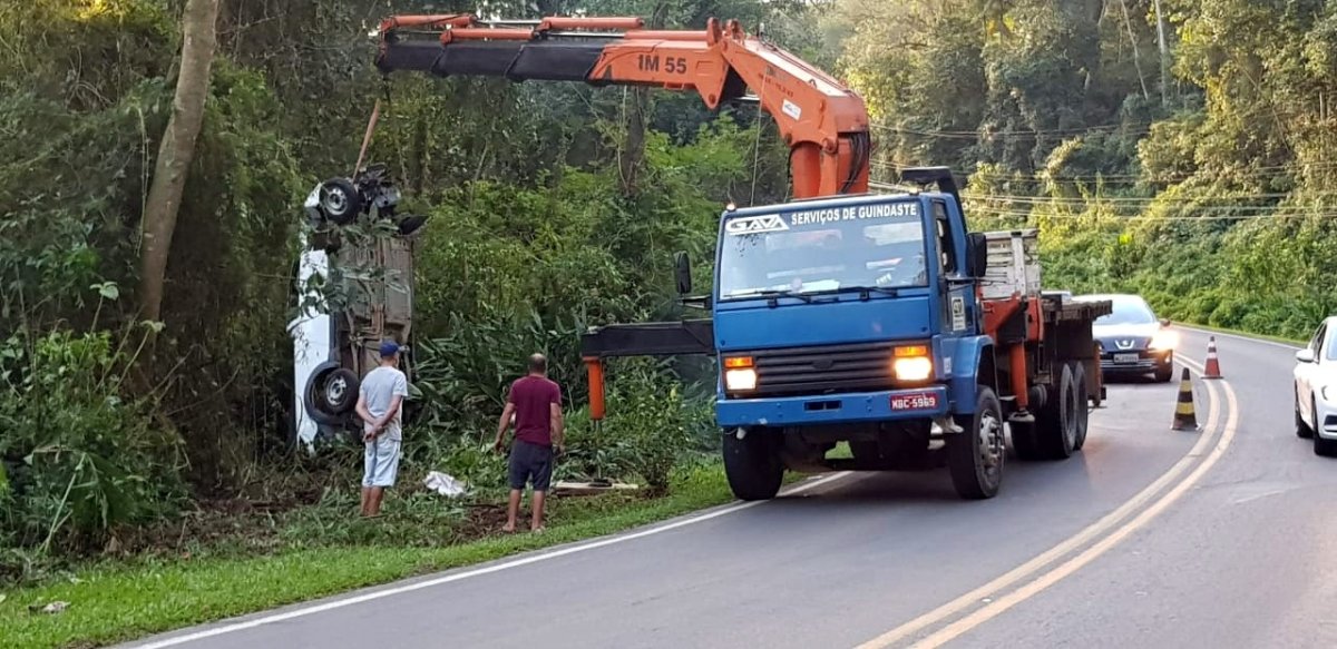 Idoso fica ferido em acidente de trânsito na rodovia José Spillere