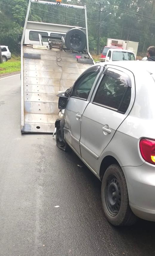 Engavetamento no Morro do Caravaggio causa prejuízos à três motoristas