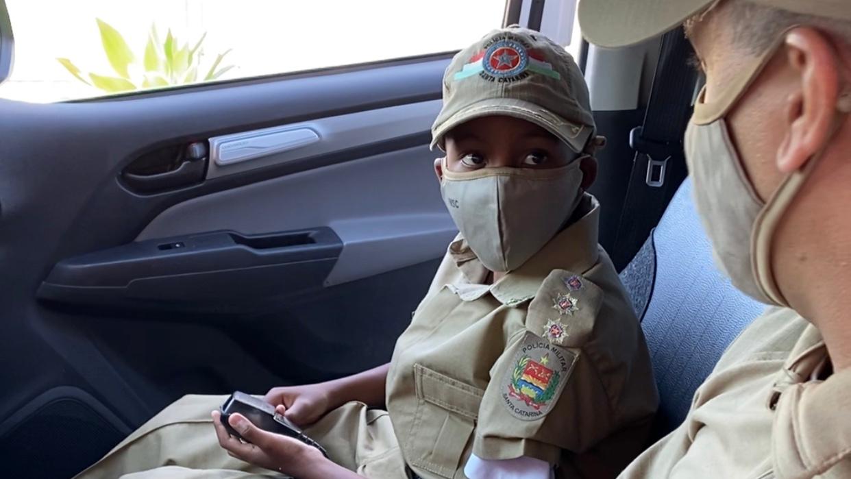 Criança realiza sonho de ser policial por um dia em Cricíuma