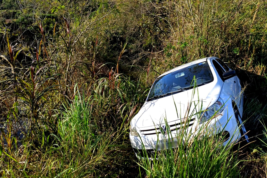 Veículo sai da pista durante ultrapassagem na Giácomo Destro 2 Veículo sai da pista durante ultrapassagem na Giácomo Destro