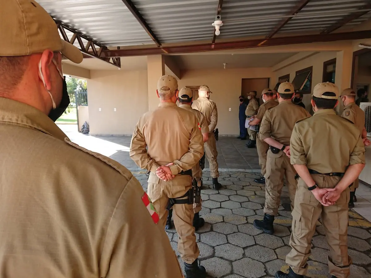 Policiais militares de Nova Veneza são homenageados em solenidade em Forquilhinha