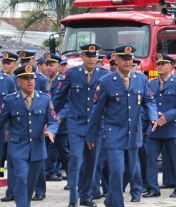 Bombeiros dos anos 90, e os embalos de um sábado à noite! 3 Bombeiros dos anos 90, e os embalos de um sábado à noite!
