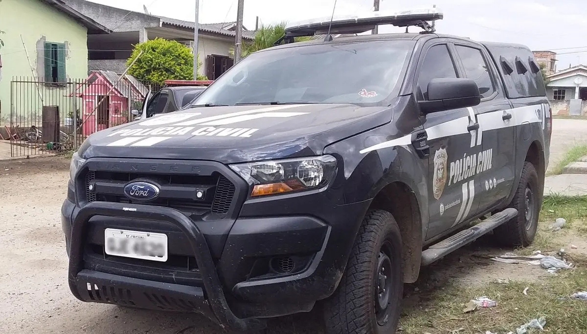Polícia Civil realiza prisão de investigado por quatro roubos armados em série de caminhonetes e extorsões em Criciúma