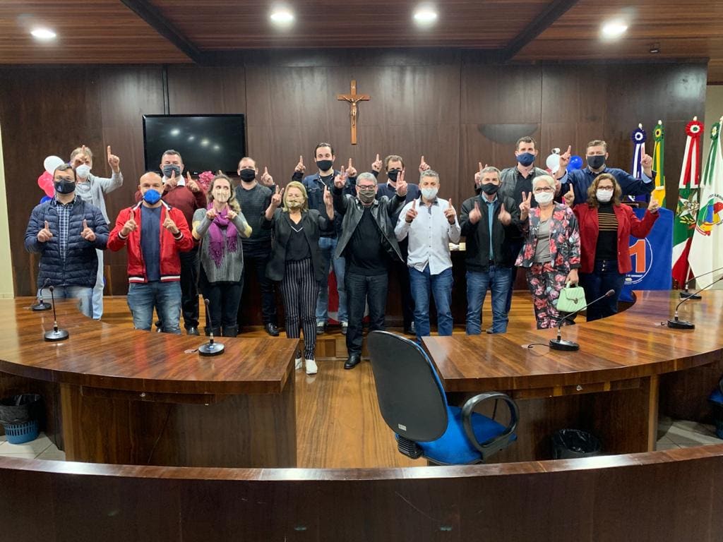 Descendo um degrau 1 Convenção Progressistas em Nova Veneza