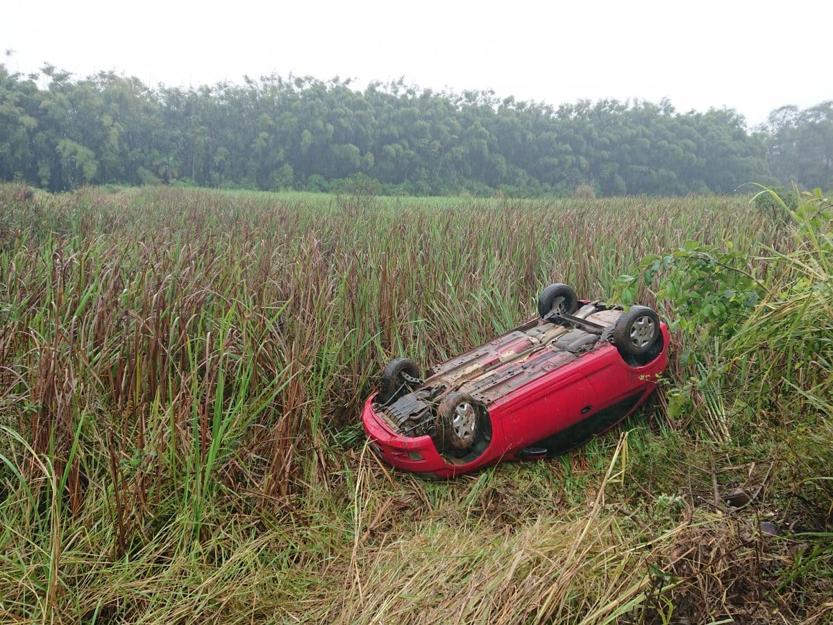 Nova Veneza: carro capota em trecho em obras da rodovia Lírio Rosso