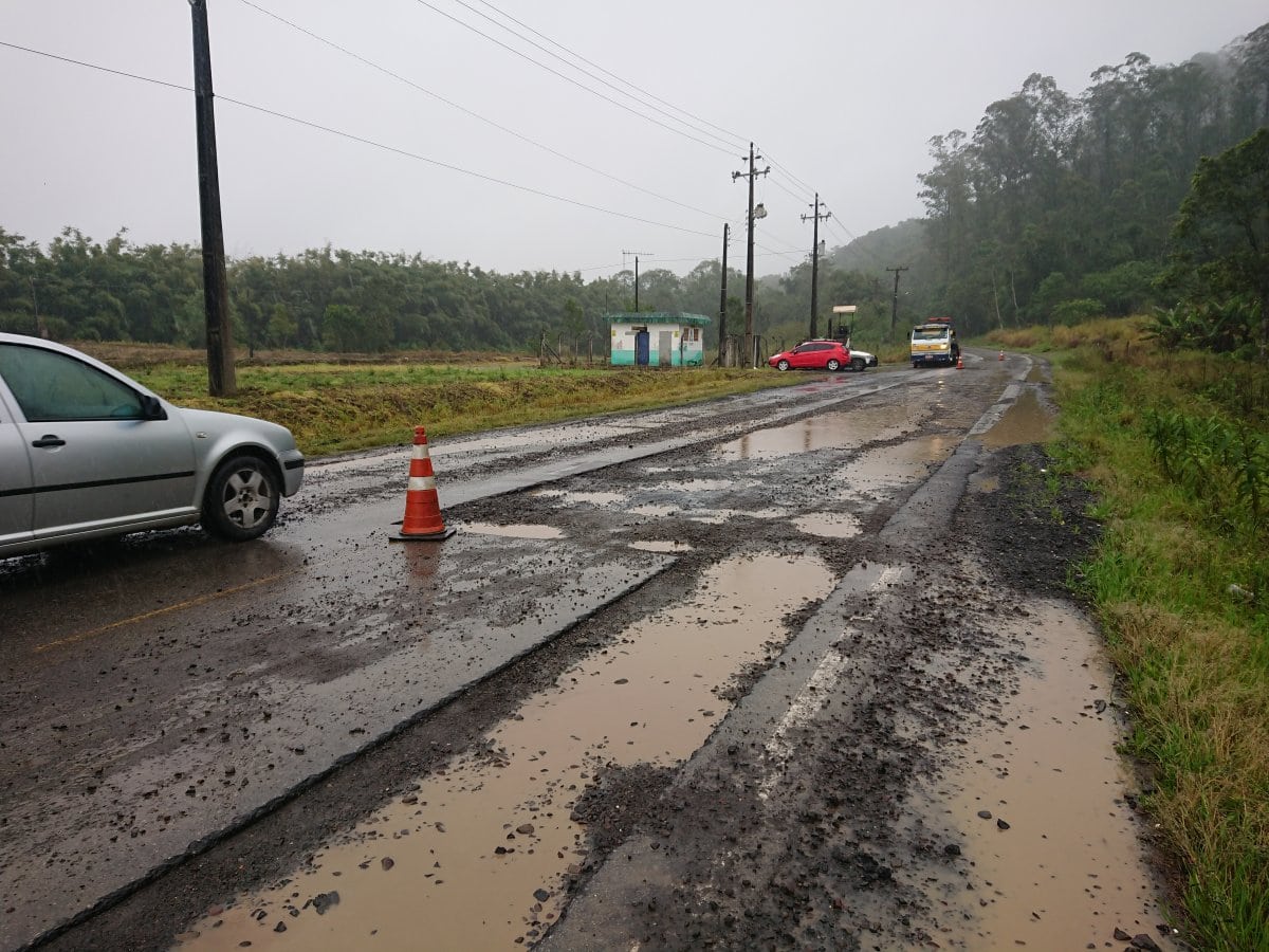 Nova Veneza: carro capota em trecho em obras da rodovia Lírio Rosso