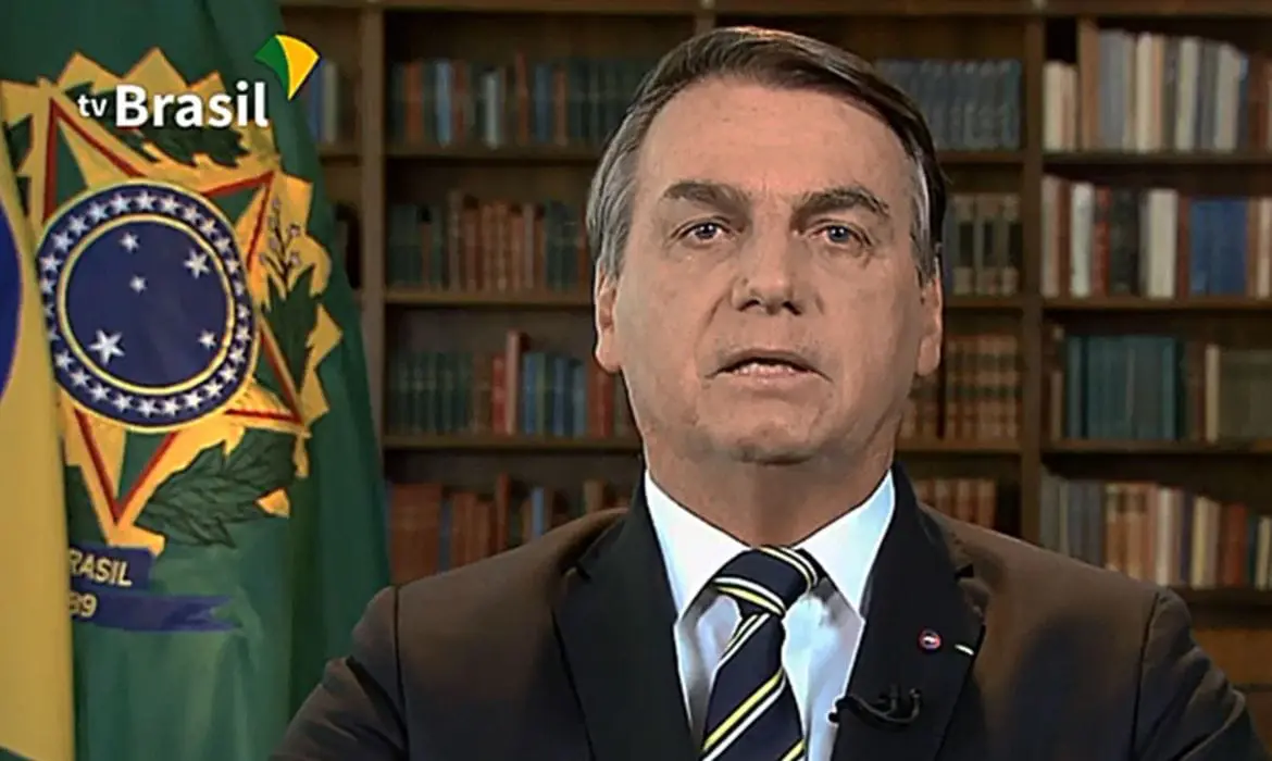 Bolsonaro destaca compromisso com democracia e Constituição