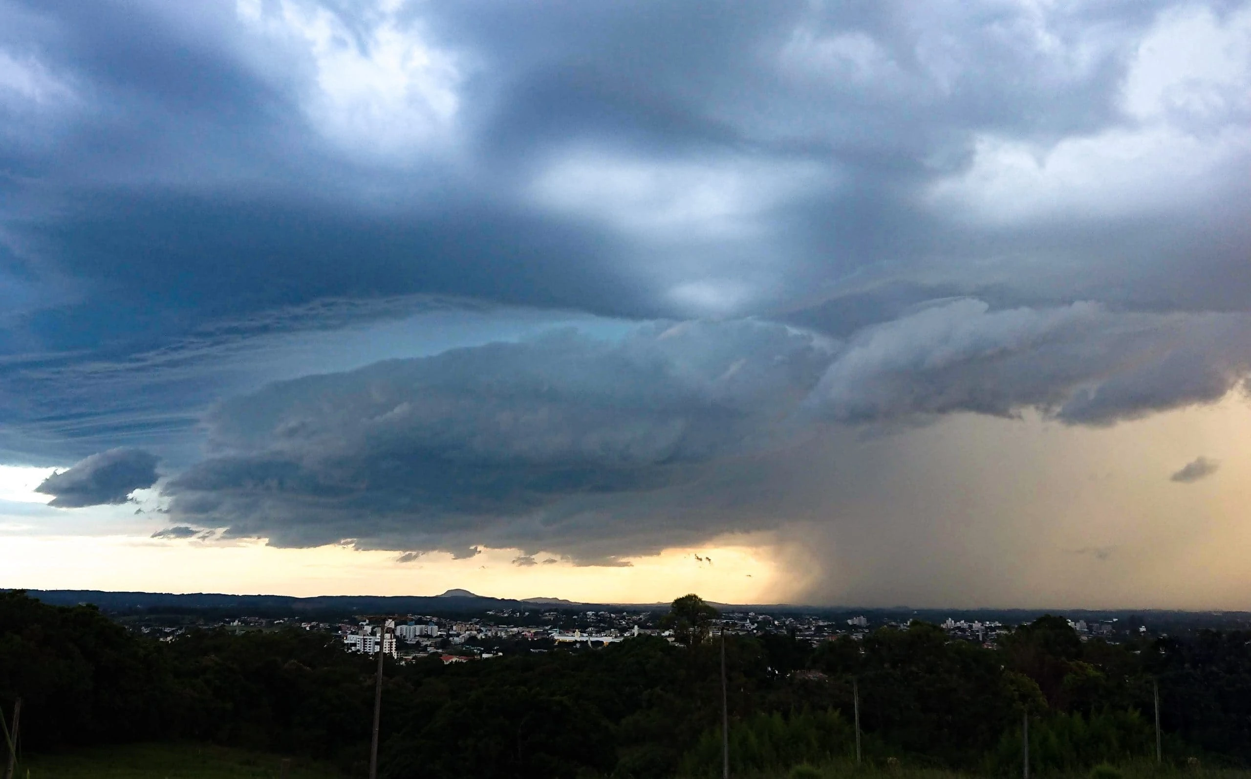 Semana com muitas nuvens em SC