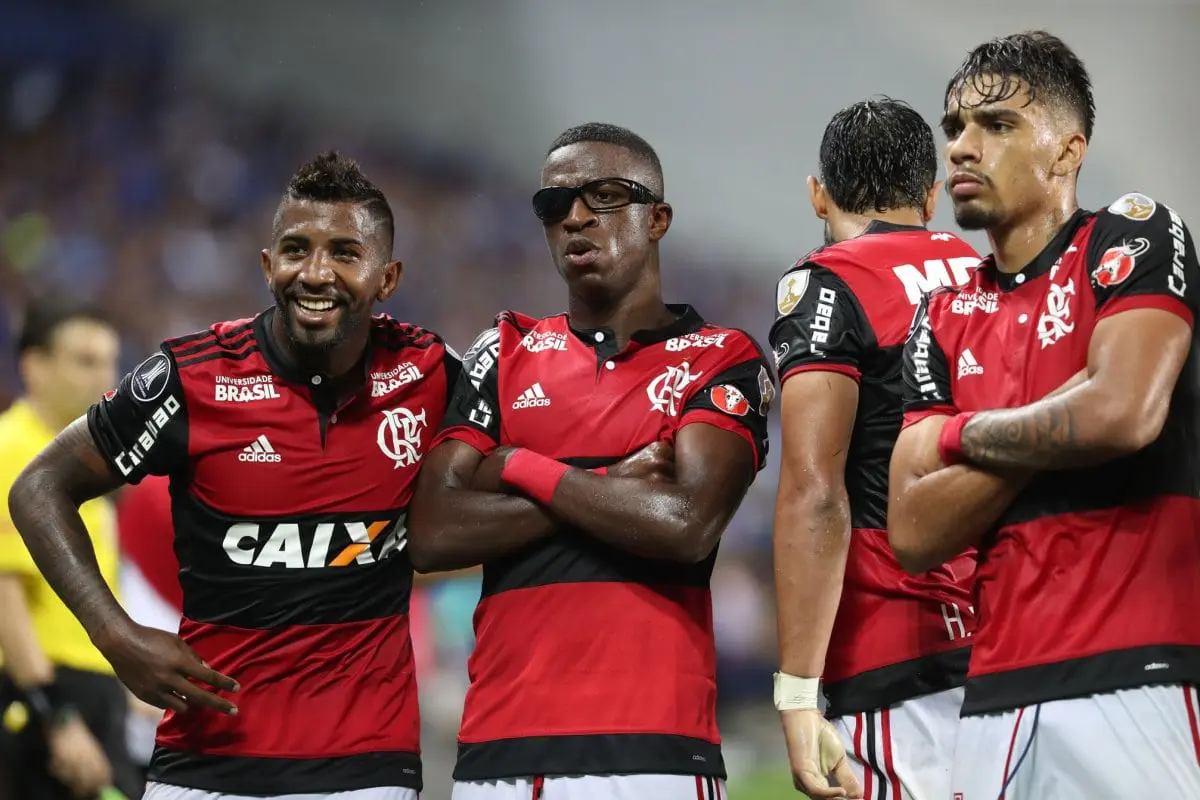 Dois brasileiros estão entre as maiores promessas do futebol mundial, segundo jornal inglês