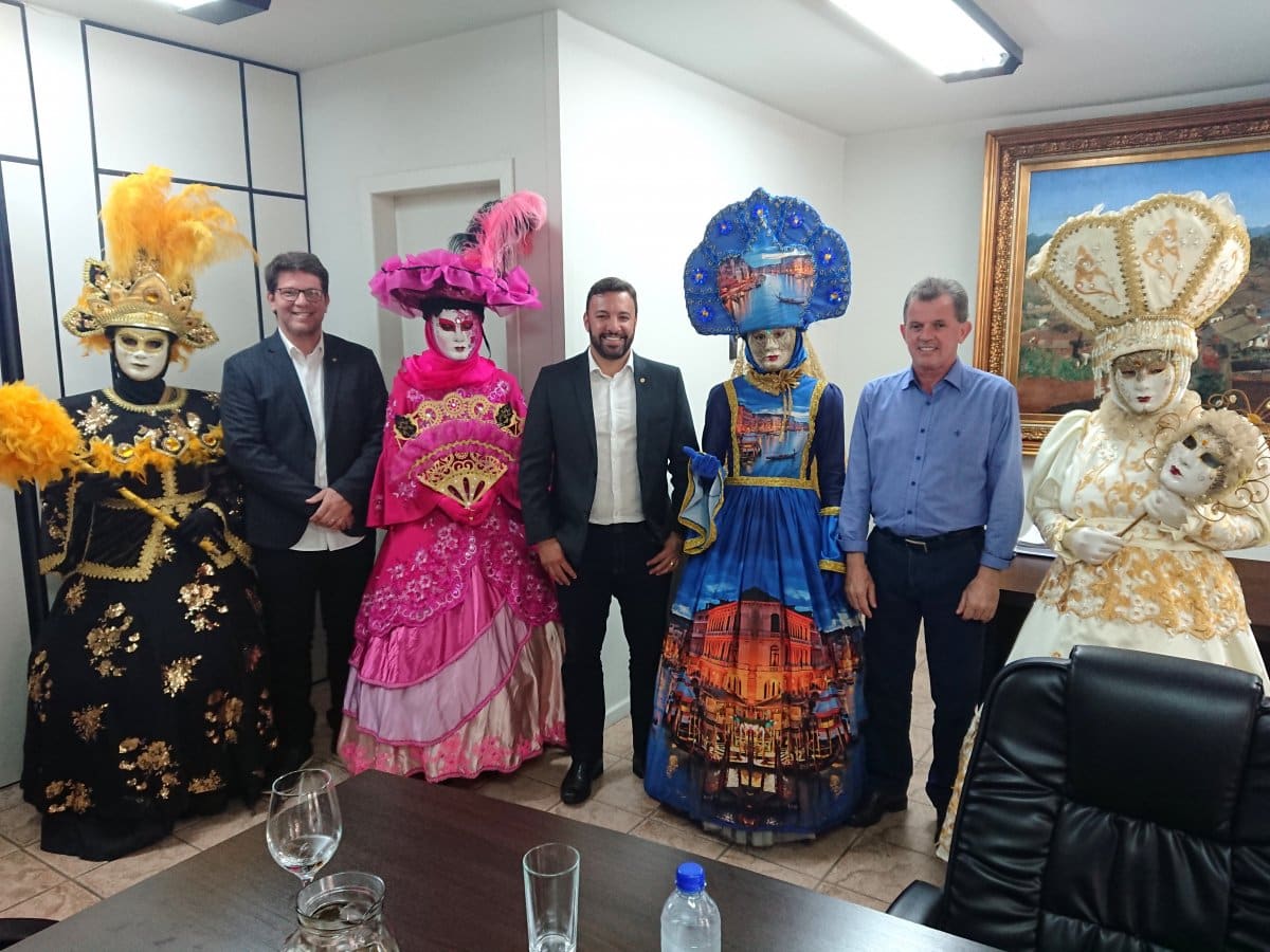 Mário Frias visita Nova Veneza e conhece projetos culturais do município