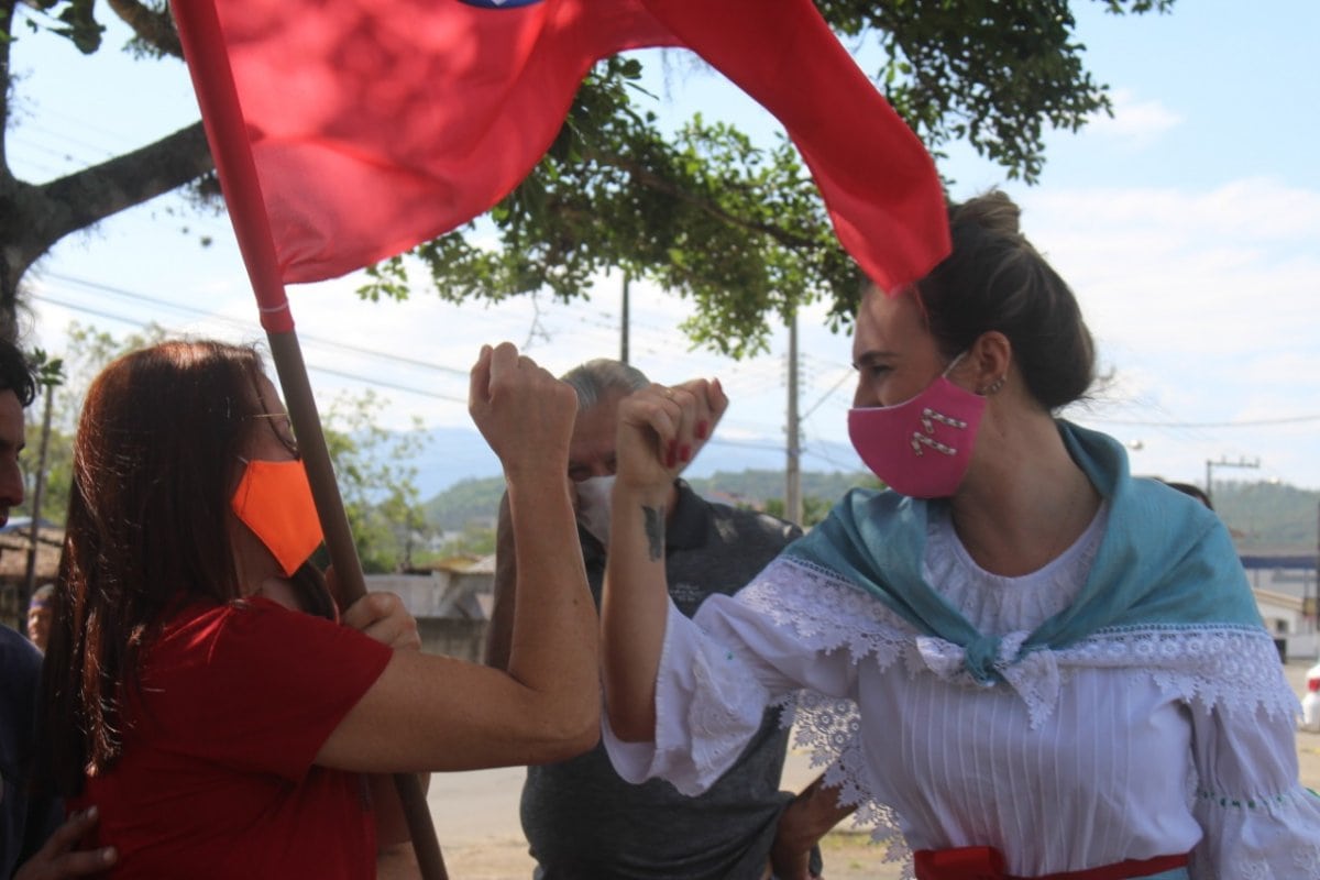 Carnaval de Ênio e Ângela invade a praça