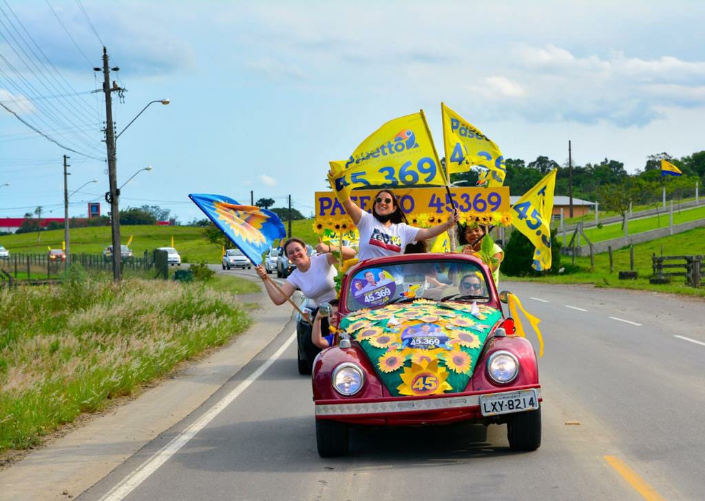 Onda amarela e azul invade carreata do 45 em Nova Veneza