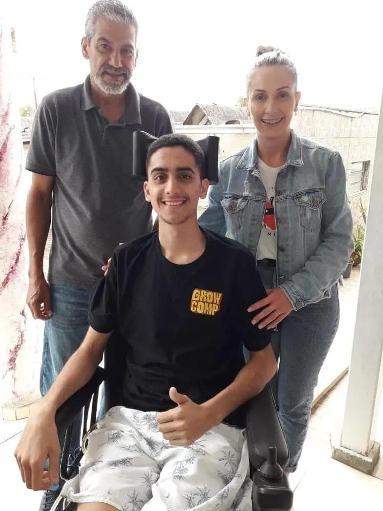 Paraplégico após acidente, jovem precisa de ajuda para manter tratamento