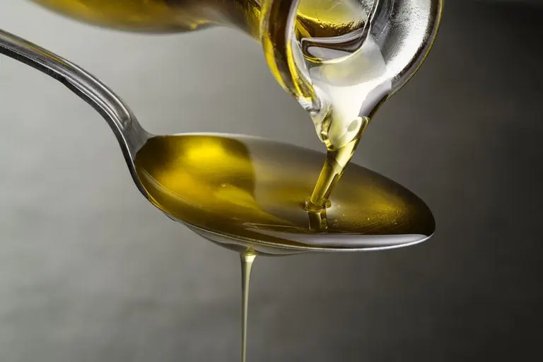 Proibida a comercialização de nove marcas de azeite de oliva sob investigação de fraude
