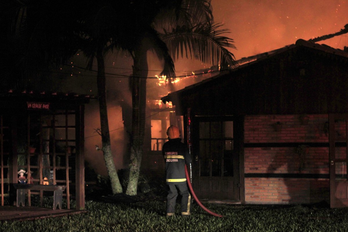 Centro de eventos Sítio Maria Rosa é atingido por incêndio