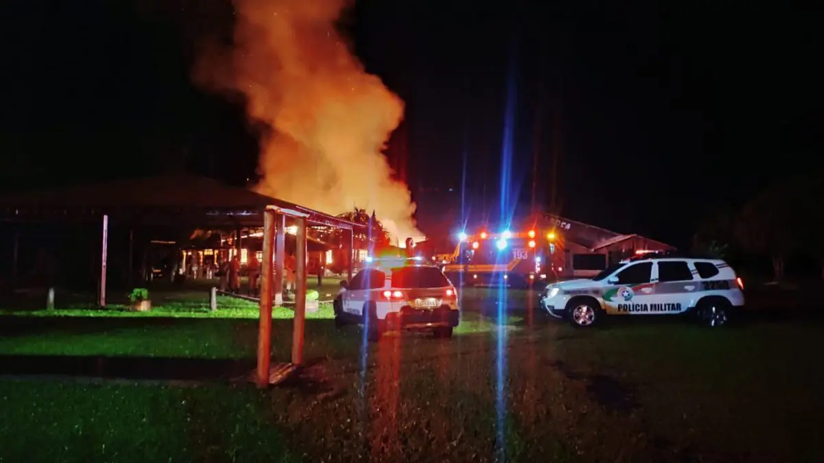 Centro de eventos Sítio Maria Rosa é atingido por incêndio