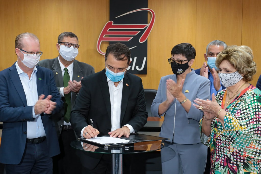 Em Joinville, governador sanciona projeto de lei com redução e isenção de impostos para diversos setores 2 Em Joinville, governador sanciona projeto de lei com redução e isenção de impostos para diversos setores