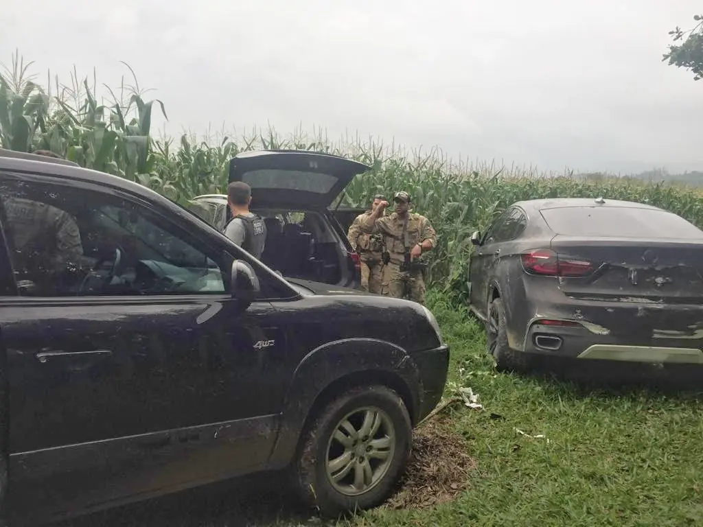 Veículos utilizados em mega assalto em Criciúma são abandonados em Nova Veneza